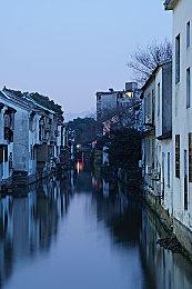 《死亡空间重制版》与原版新对比 肢解效果提升 主角有台词